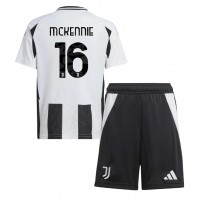 Echipament fotbal Juventus Weston McKennie #16 Tricou Acasa 2024-25 pentru copii maneca scurta (+ Pantaloni scurti)